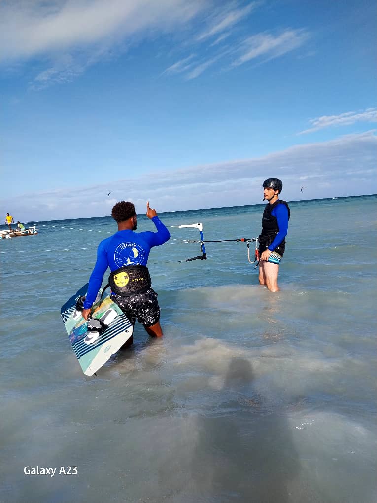 Kitesurfing in Zanzibar | Learn to Kitesurf | Lessons for beginners and advanced private and groups